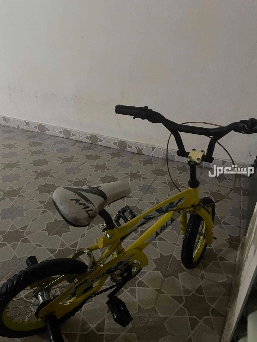 سيكل كوبرا اصلي في حائل بسعر 200 ريال سعودي مركب له كفرات جدد لون السيكل اصفر