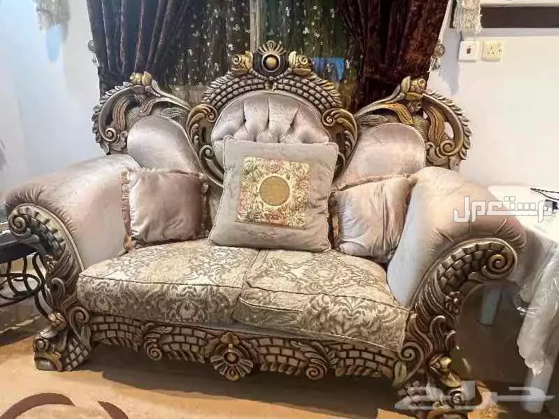 طقم كنب كبير سليم للبيع ب 800 ريال