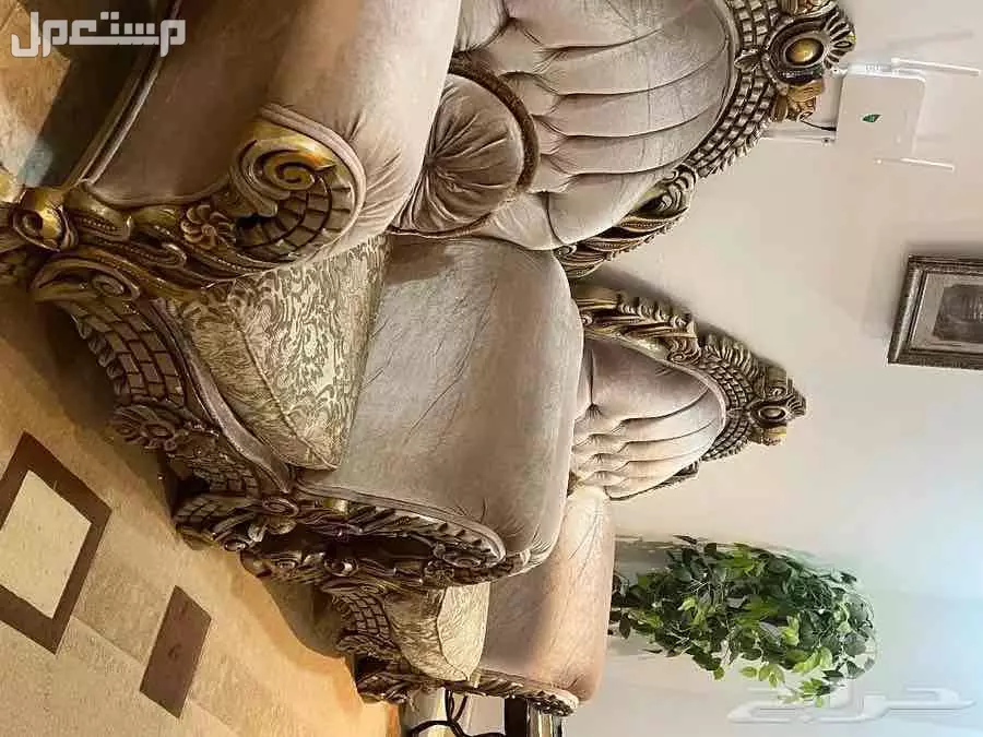 طقم كنب كبير سليم للبيع ب 800 ريال