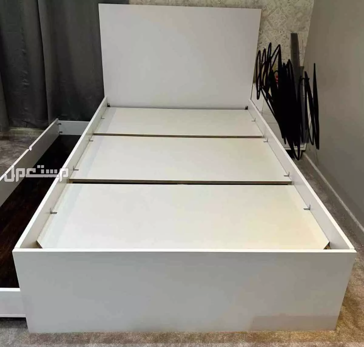 سريرين ابيض مزدوج جديد لم يتم استخدامه