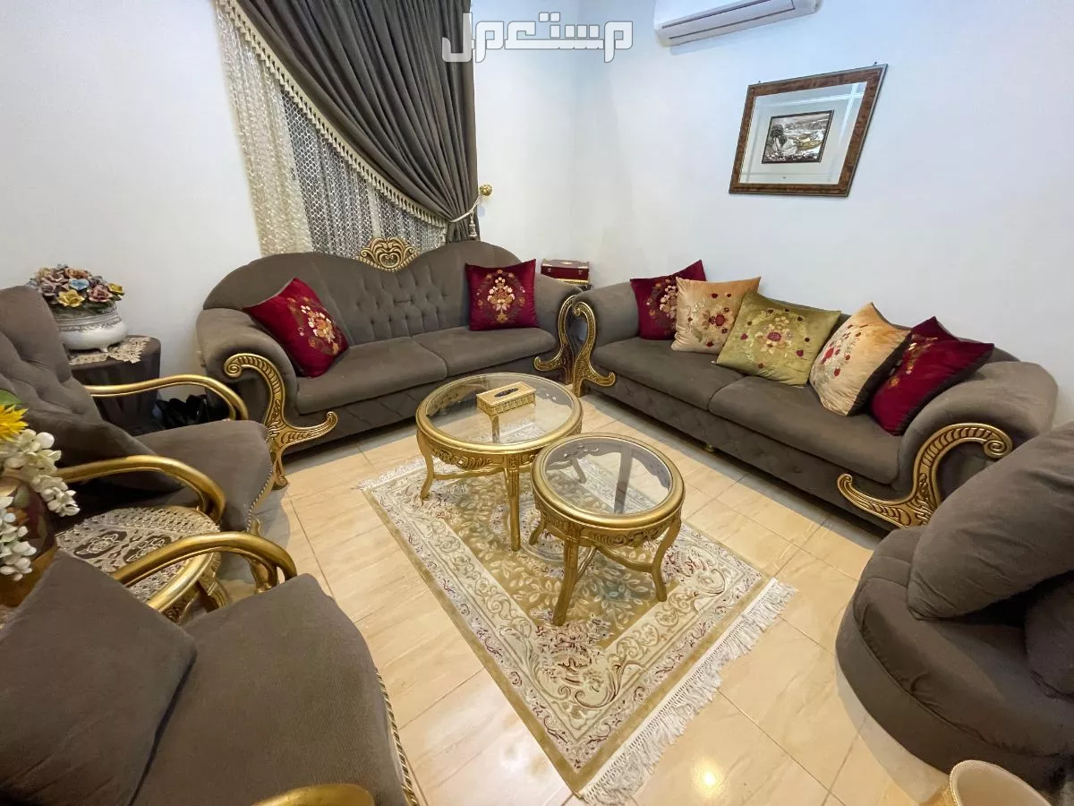 للبيع كنب صالون ضيوف مذهب نظيف