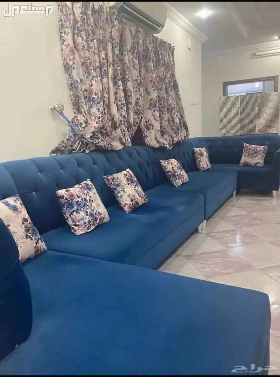 مكة الشرايع في مكة المكرمة بسعر 1100 ريال سعودي الكنب نظيف مره وسعره طيب