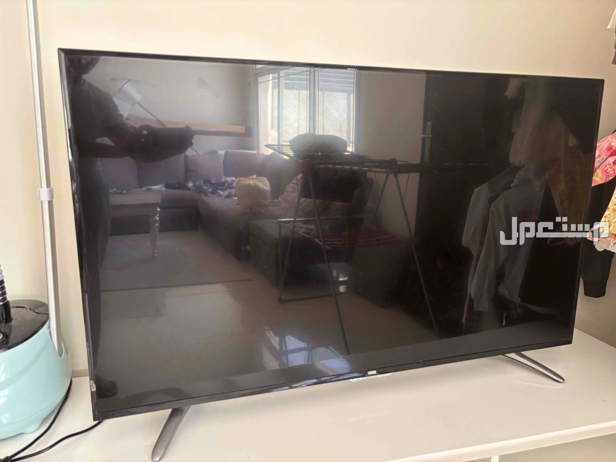 : تلفزيون Hisense 55 بوصة بحالة جيدة مع ملاحظة بسيطة في الرياض بسعر 750 ريال سعودي