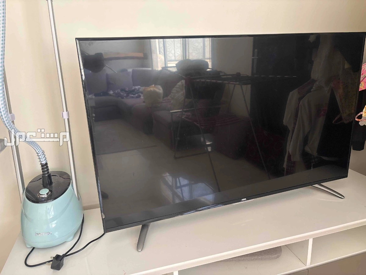 : تلفزيون Hisense 55 بوصة بحالة جيدة مع ملاحظة بسيطة في الرياض بسعر 750 ريال سعودي