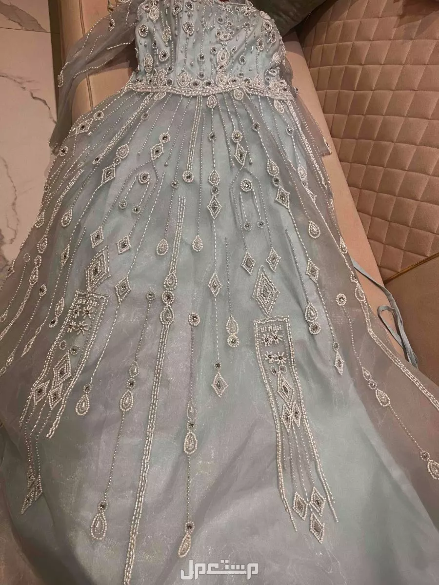 فساتين جديده لبسه واحده فقط اربع ساعات