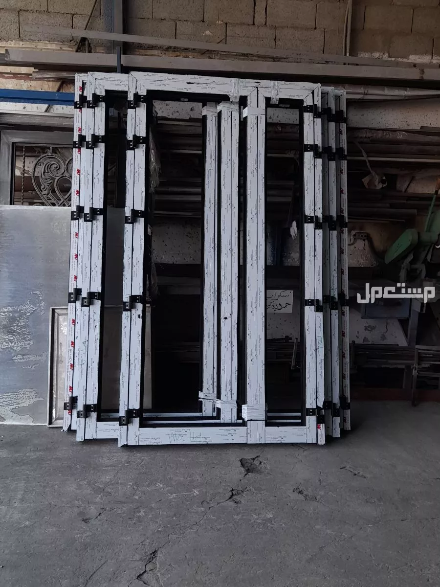 ابواب وشبابيك ومطابخ صناعية الثقبة