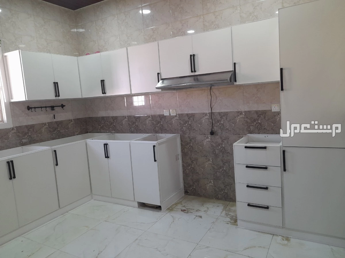 ابواب وشبابيك ومطابخ صناعية الثقبة