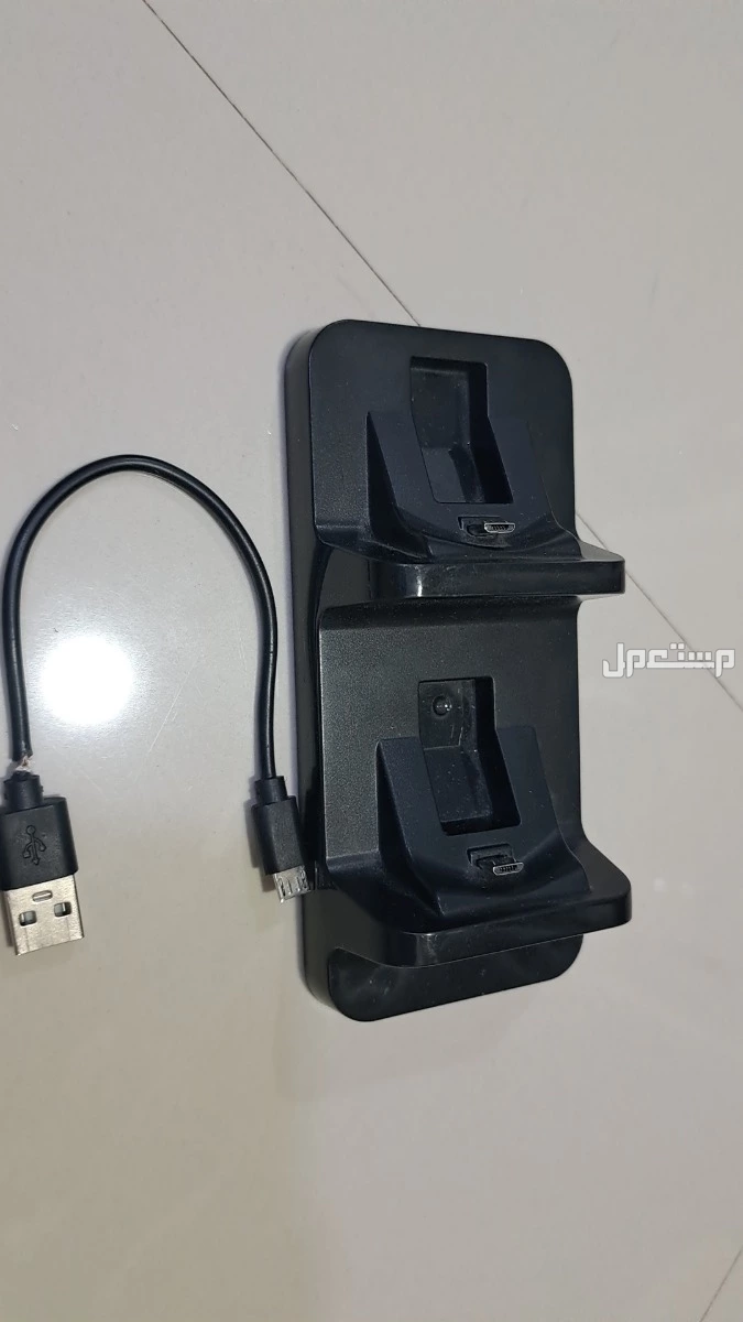 سوني 4 مع جميع أغراضه الاصليه غير مفكوك مع ستاند للسوني و اليد ع السوم في الأحساء اخو الجديد ع السوم حاده 500 تراه جدید م استخدمته كثير