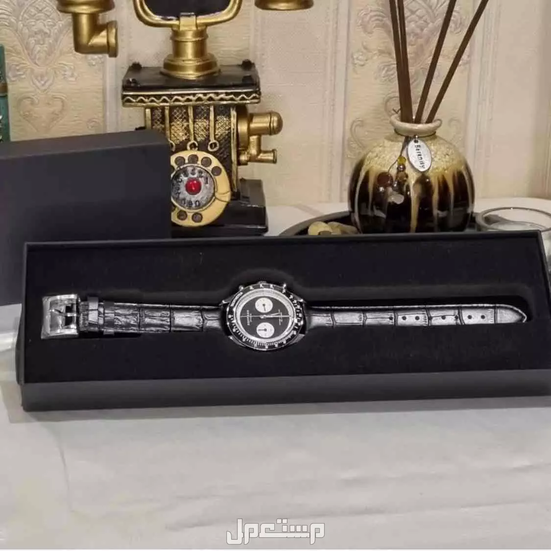 ساعة رجالية أنيقة للبيع: Hoffman RACING 40 Reverse Panda Chronograph