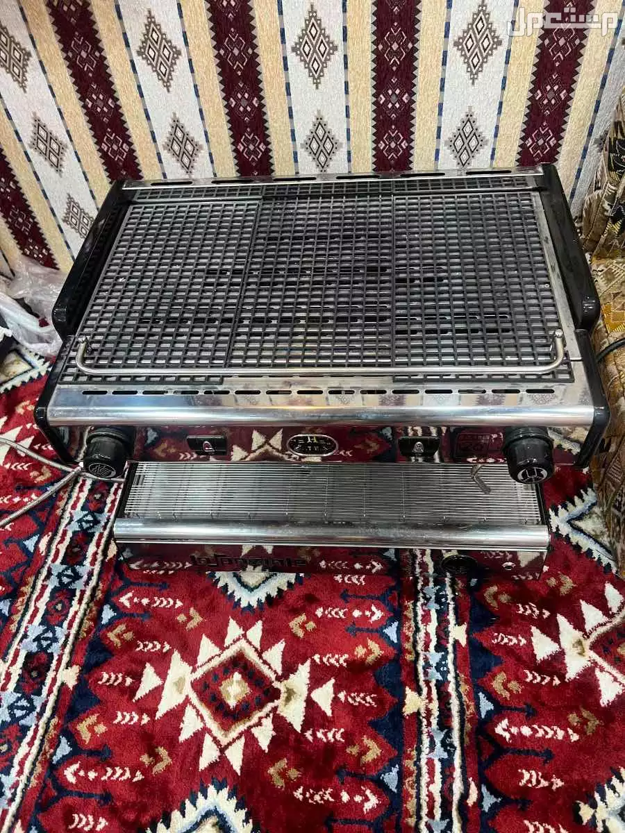 ماكينة قهوة اسبريسو لاماروزكو بسعر 3000 قابل للتفاوض