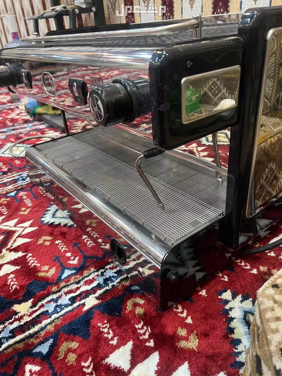 ماكينة قهوة اسبريسو لاماروزكو بسعر 3000 قابل للتفاوض