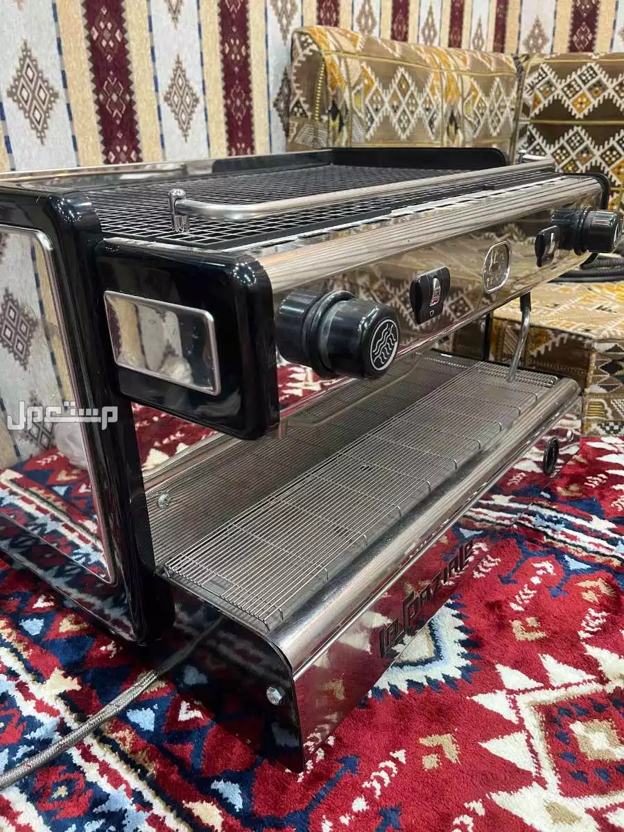 ماكينة قهوة اسبريسو لاماروزكو بسعر 3000 قابل للتفاوض