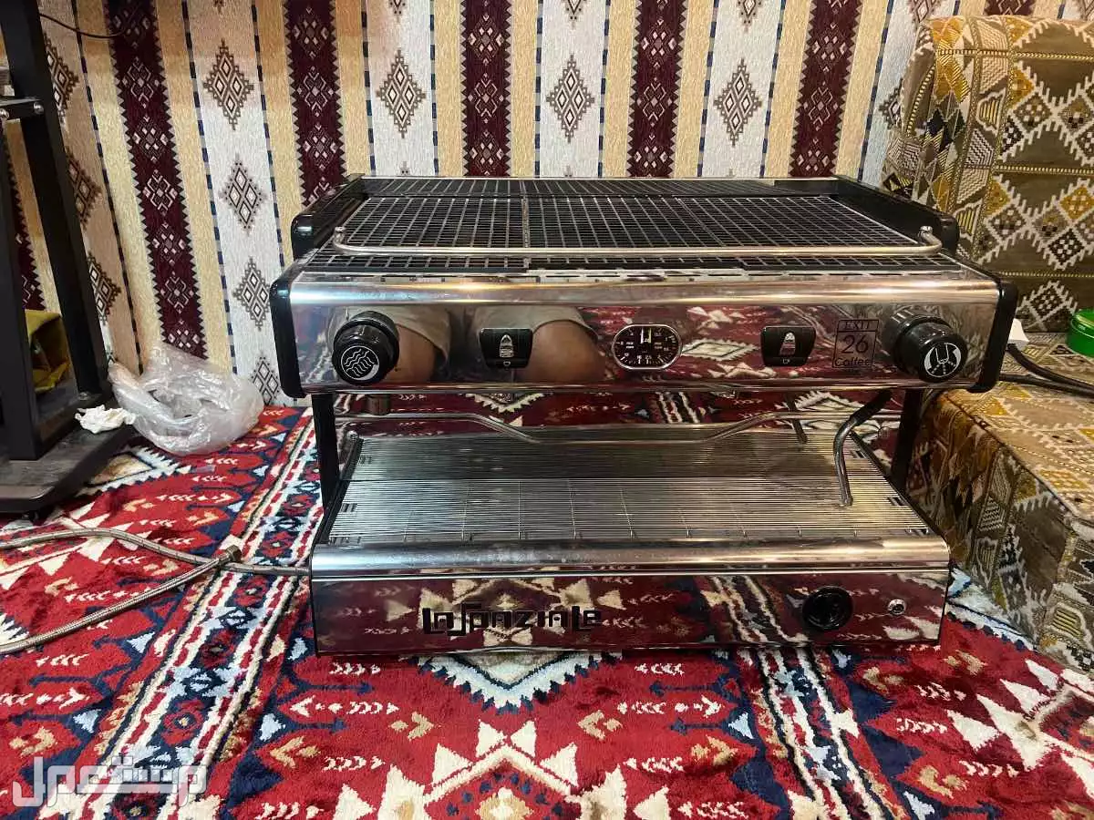 ماكينة قهوة اسبريسو لاماروزكو بسعر 3000 قابل للتفاوض