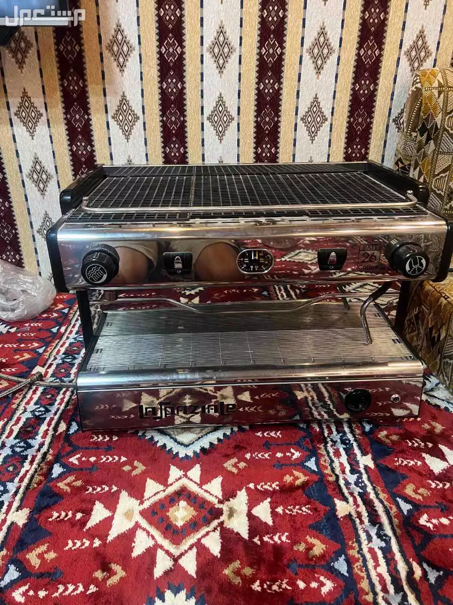 ماكينة قهوة اسبريسو لاماروزكو بسعر 3000 قابل للتفاوض