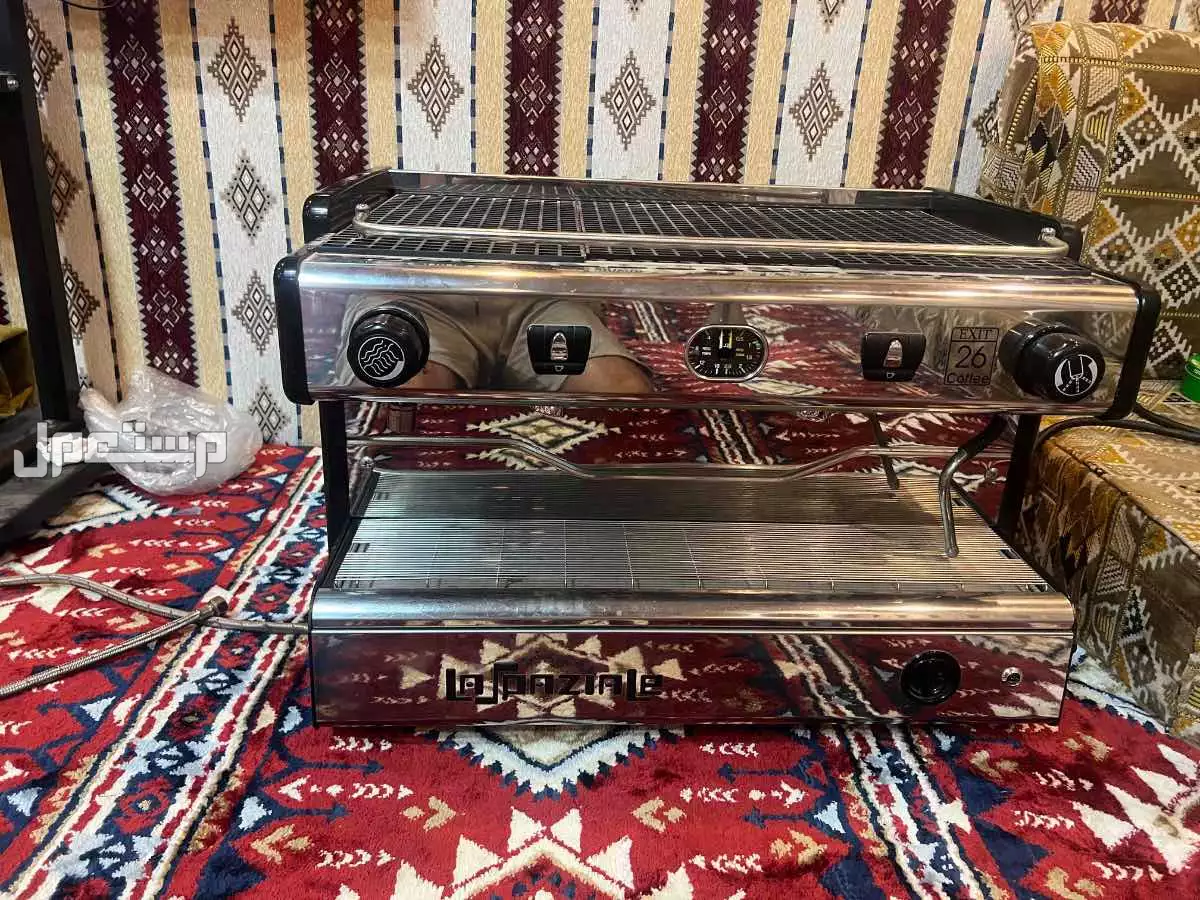 ماكينة قهوة اسبريسو لاماروزكو بسعر 3000 قابل للتفاوض