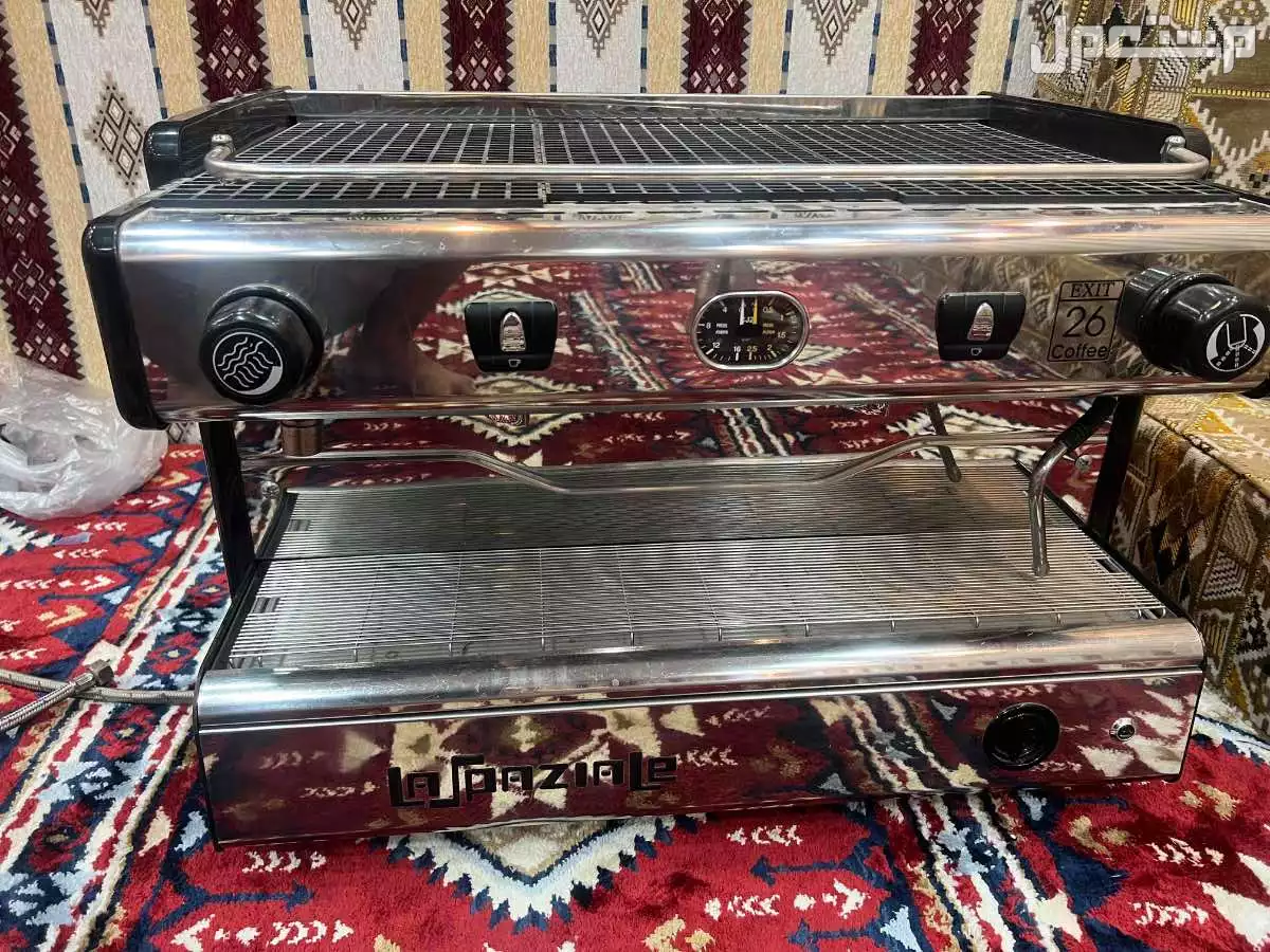 ماكينة قهوة اسبريسو لاماروزكو بسعر 3000 قابل للتفاوض
