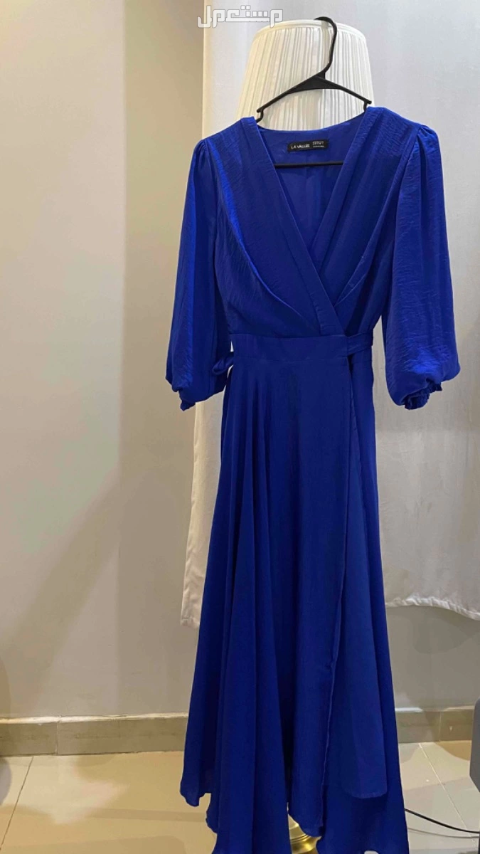 فستان من لافالي سعر الشراء 400 وسعر البيع 250 نظيف استعمال مره وحده فقط فستان مقاس s