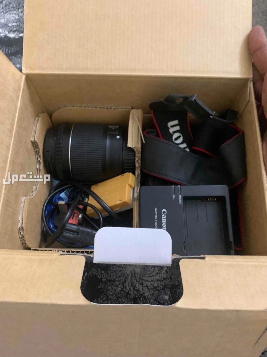 كاميرا كانون 700Dللبيع استخدام قليل السعر 1000 ريال