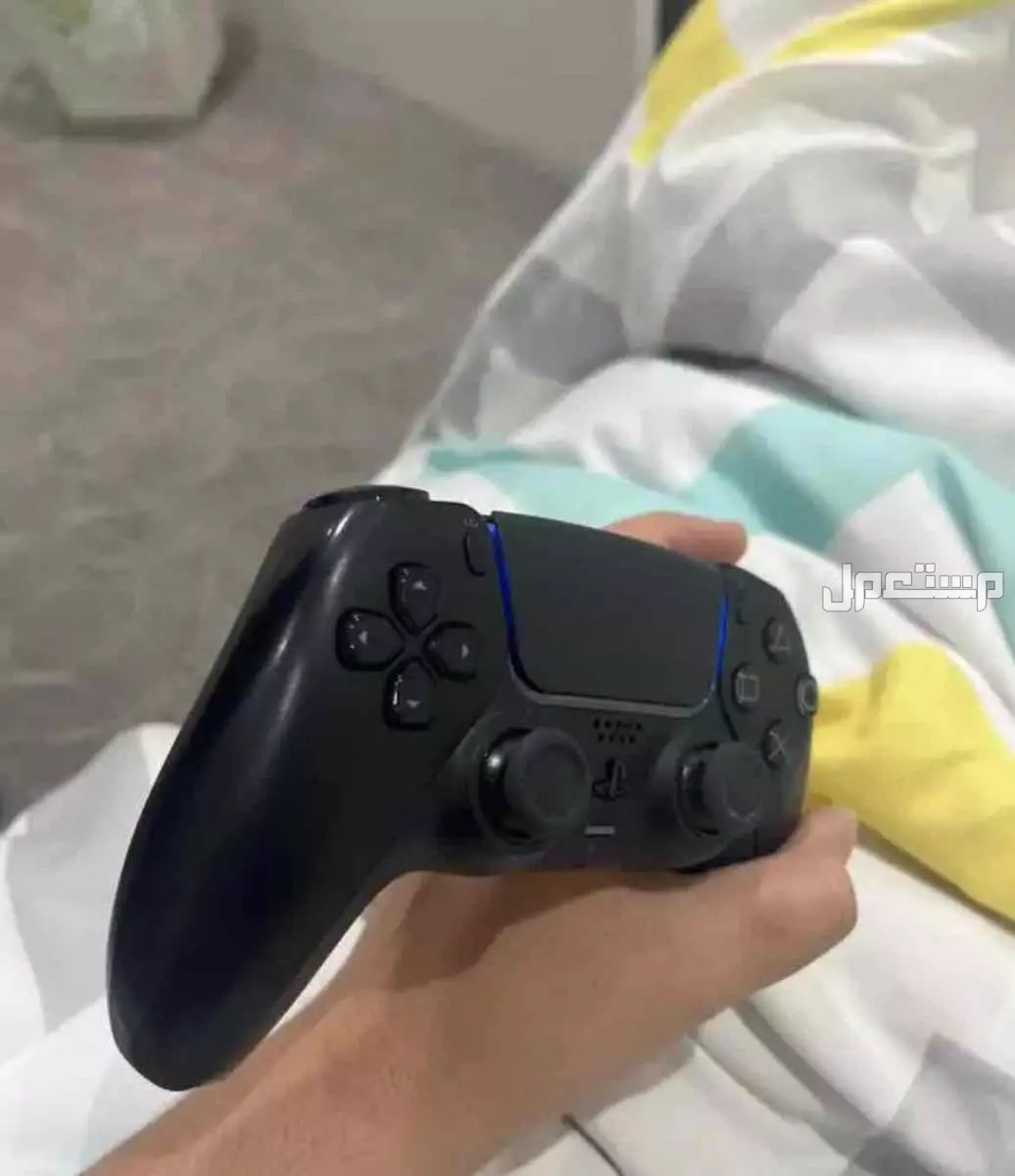 يد سوني فايف للبيع سودة بجدة نظيفة جدا
