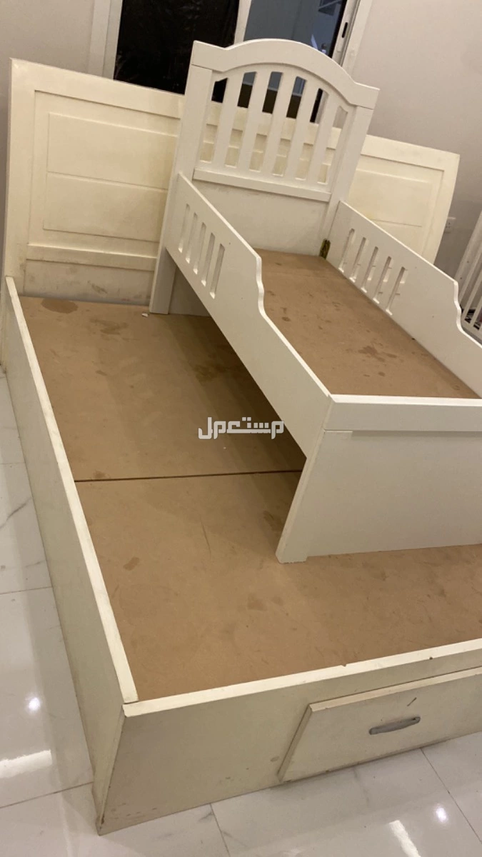 للبيع سرير كبير وسرير وسط في الدمام بسعر 350 ريال سعودي