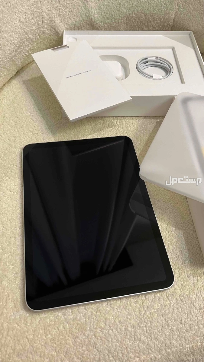 ايباد الجيل العاشر 64 فضي نظيف جدًا شبه الجديد