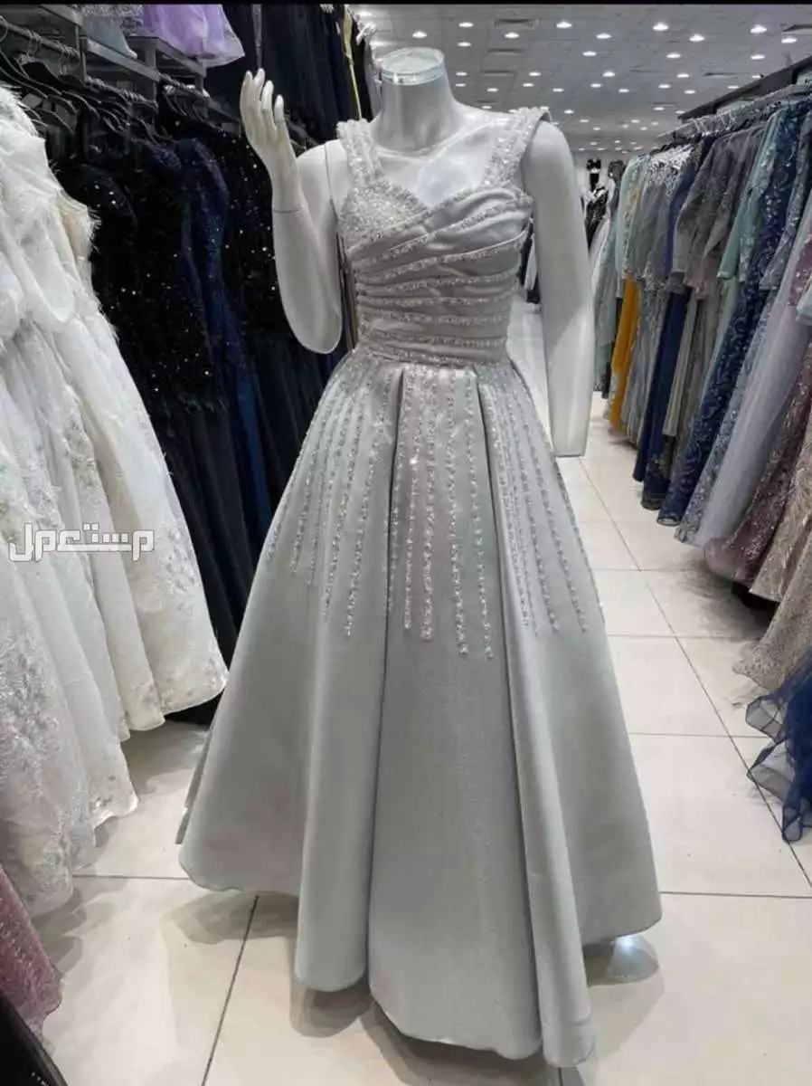 الفستان مرهه يجنن ع لبس اللي يبيه في بريدة 300 ريال في عنيزة بسعر 300 ريال سعودي