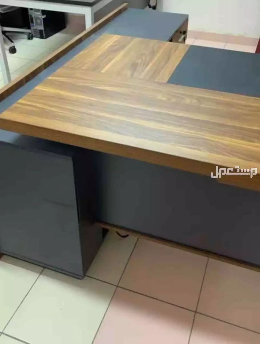 للبيع مكتب اداره جديد لايوجد فيه اي مخش وشريته با 1250 والبيع با 800