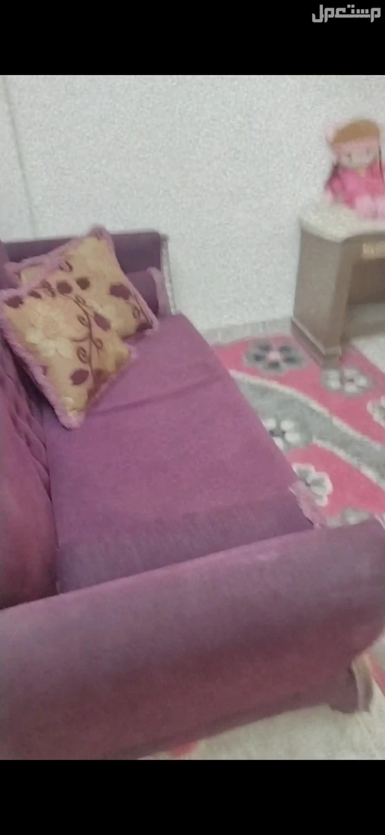 انتريه عموله مش جاهز  بحاله ممتازه بتاع عروسه سنه ونص ربنا يبارك للي هياخده ما شاء الله خشب زان وتقيل وحجم الانتريه كبير  مكون من اتنين كنبه واتنين كرسي لونه موڤ غامق  معاه اربع ستاير كل واح