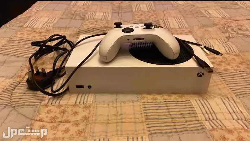 Xbox series s ( للبيع السعر غير قابل للتفاوض ( البيع مستعجل