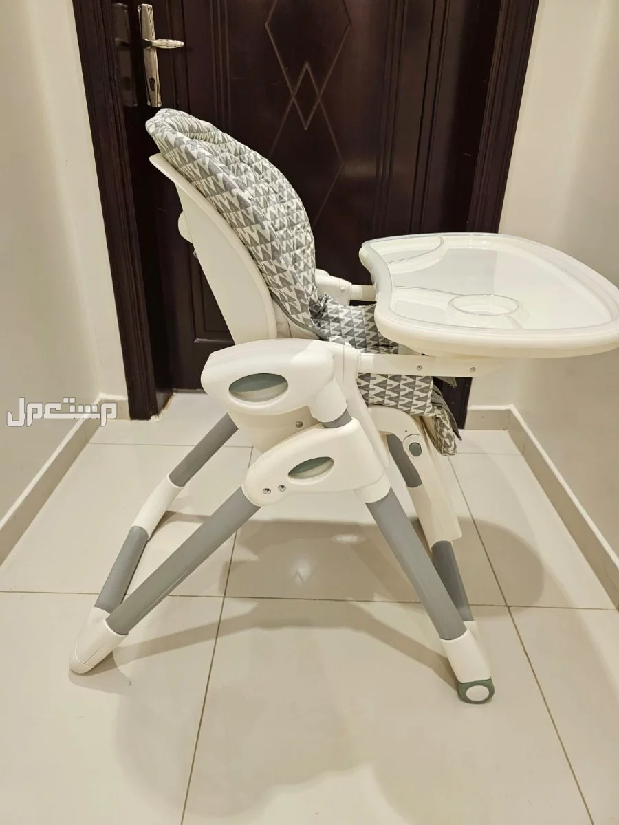 كرسي طعام للاطفال وكرسي هزاز في جدة بسعر 450 ريال سعودي