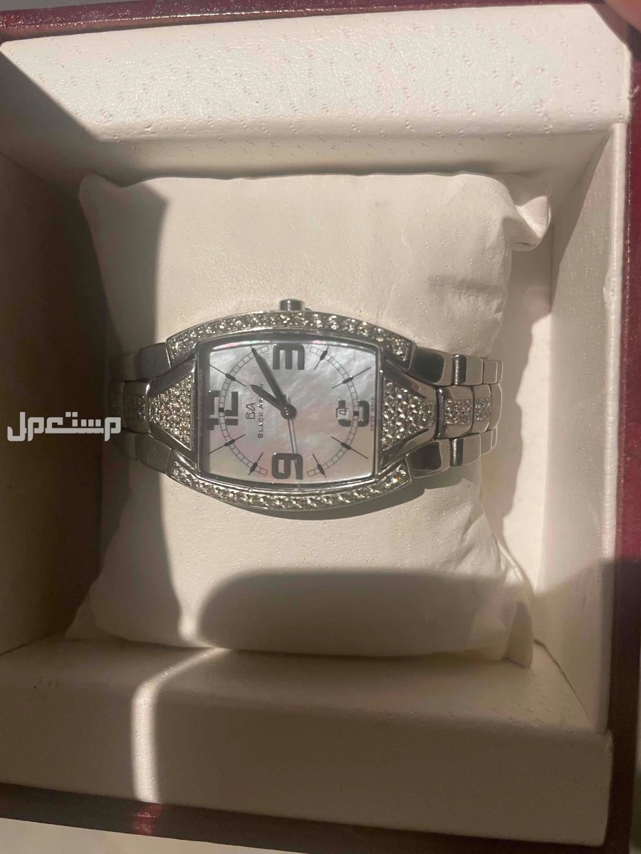 ساعة نظيفه استخدام 3 ثلاث مرات فقط في ابها في أبهــــا بسعر 6 آلاف ريال سعودي