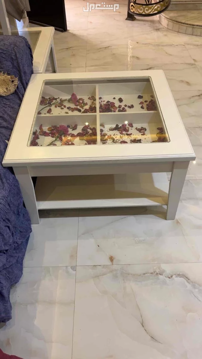 طاوله اصليه من ايكيا وحده كبيره وثلاثه خدمه في الرياض بسعر 150 ريال سعودي