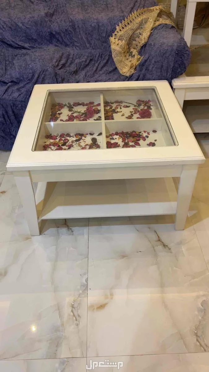 طاوله اصليه من ايكيا وحده كبيره وثلاثه خدمه في الرياض بسعر 150 ريال سعودي