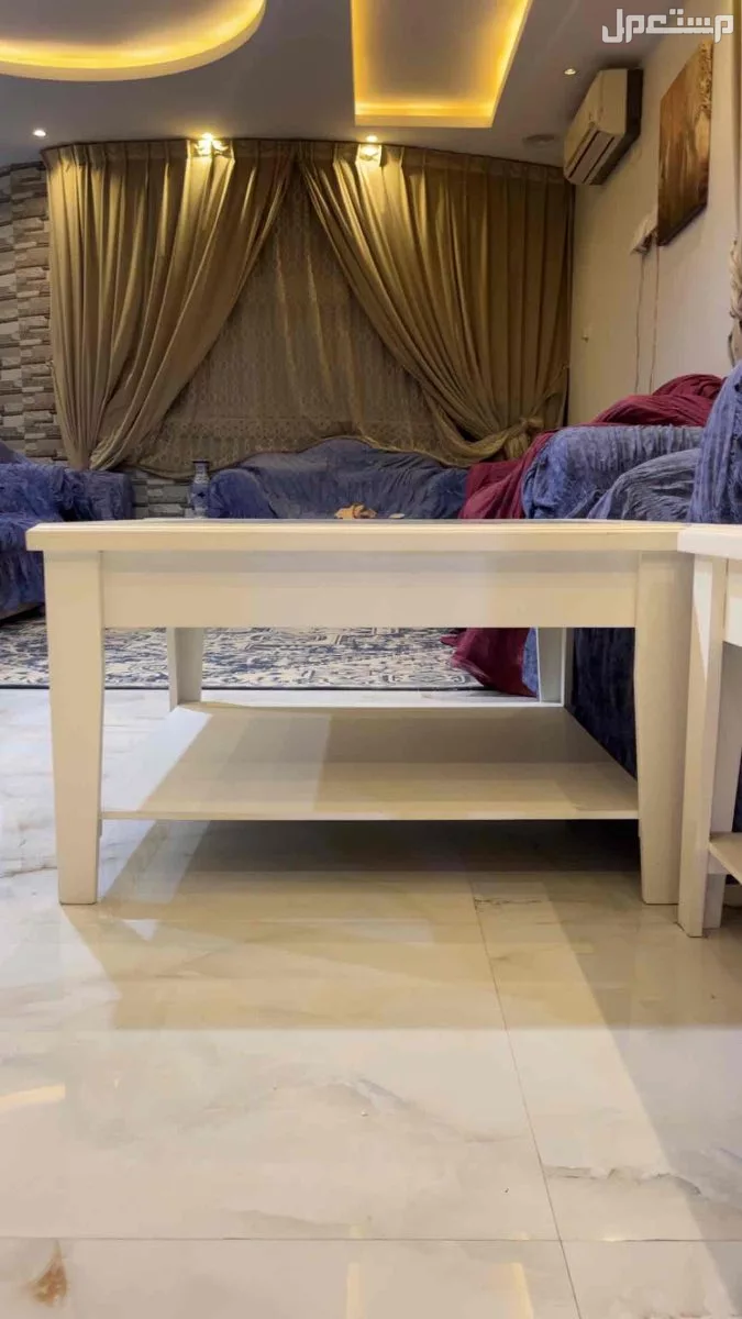 طاوله اصليه من ايكيا وحده كبيره وثلاثه خدمه في الرياض بسعر 150 ريال سعودي
