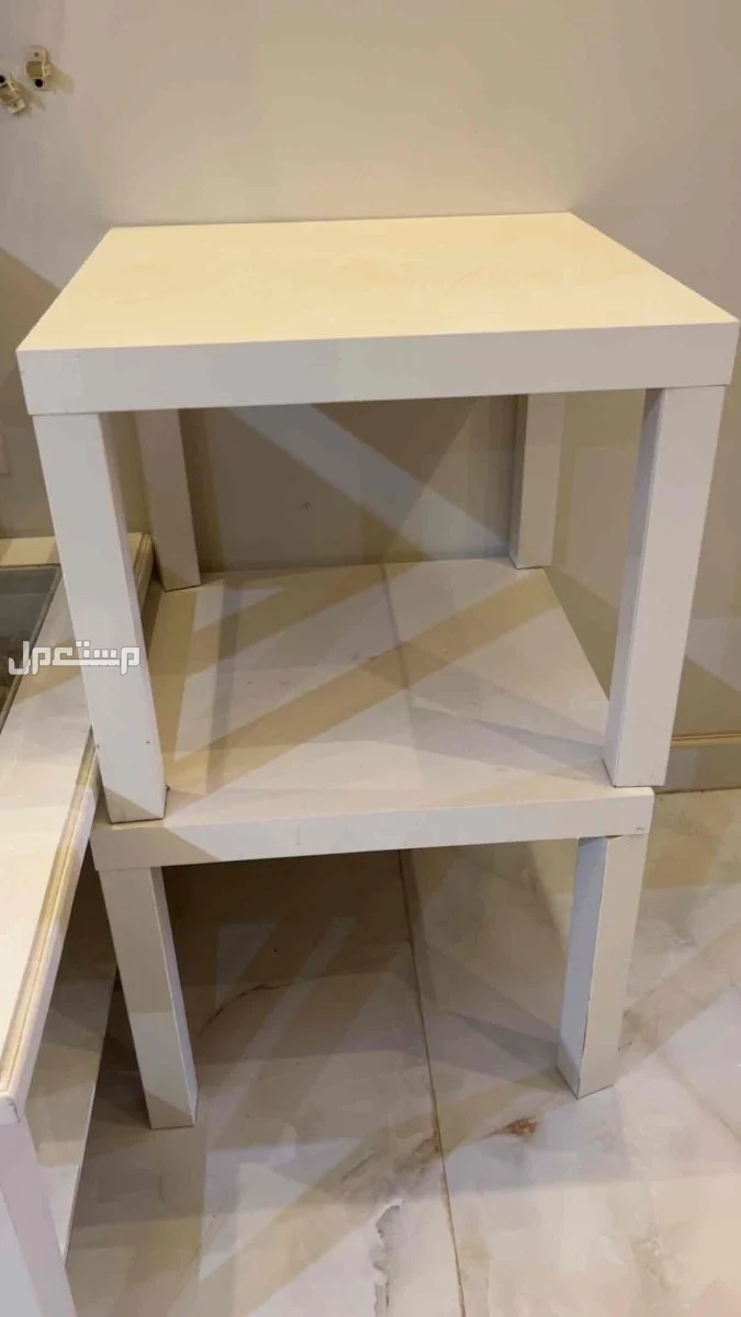 طاوله اصليه من ايكيا وحده كبيره وثلاثه خدمه في الرياض بسعر 150 ريال سعودي