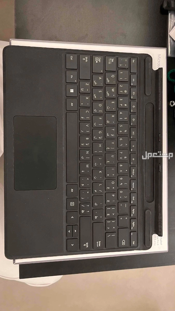 للبيع مايكروسوفت سيرفس برو 8 مع قلم و كيبورد