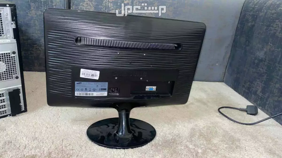 كمبيوتر مكتبي بملحقاته في أبهــــا بسعر 700 ريال سعودي