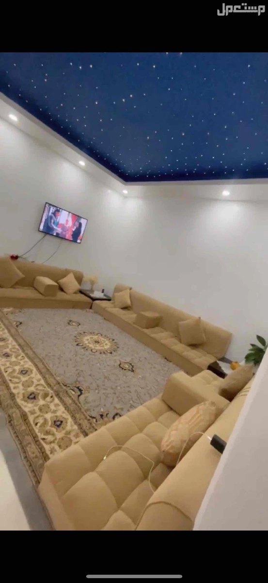 جلسه ارضيه 3"4 للبيع مع طاولتين جانبيات بسعر 450 في الرياض بسعر 450 ريال سعودي