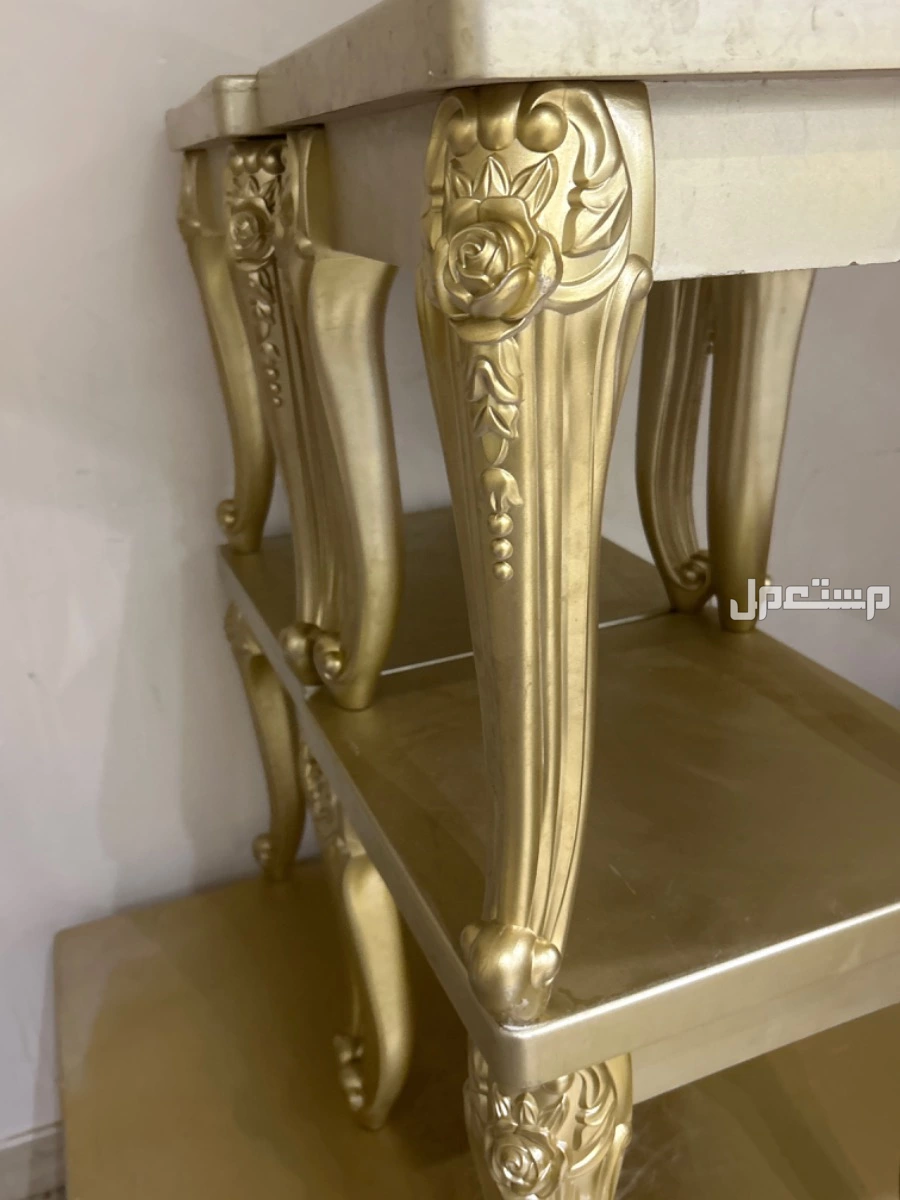 طاوله تقديم مع اربعه كراسي خدمه للبيع
