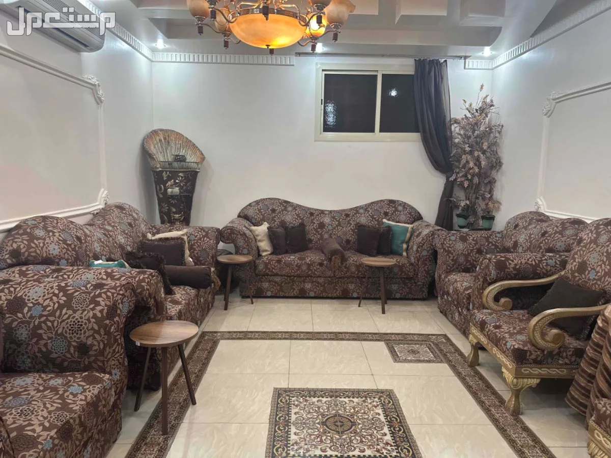 المدينة المنورة كنب صالة او مجالس شامل الاكسسوارات بسعر ألفين الفين ريال