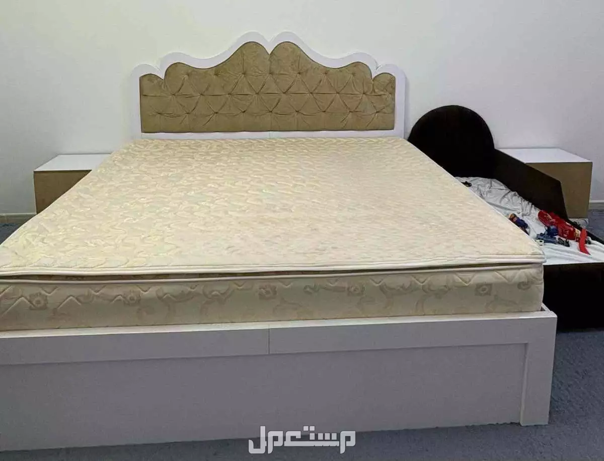 سرير للبيع مع طراحه مترين في مترين