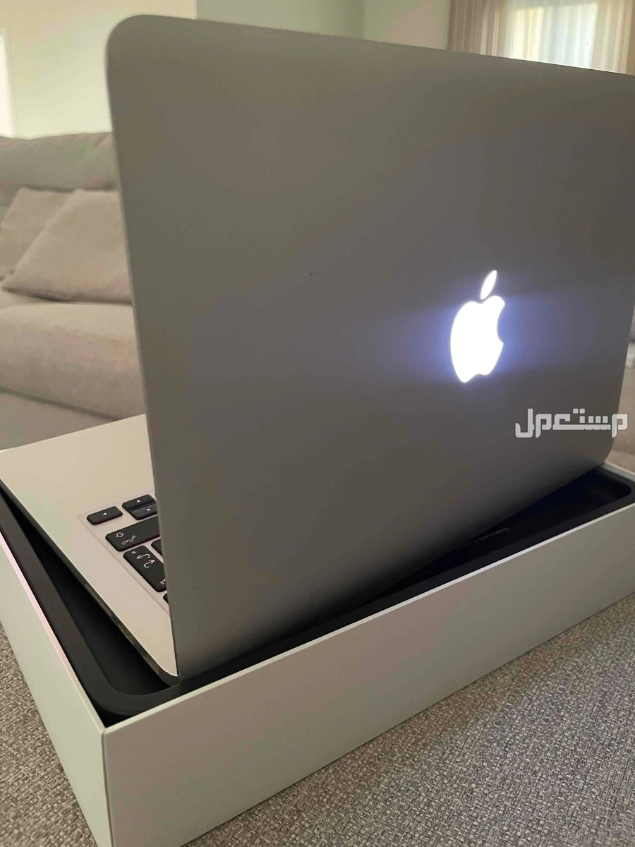 لابتوب ابل نظيف واستخدام قليل للبيع في جدة وخارجها بسعر 1200 ريال