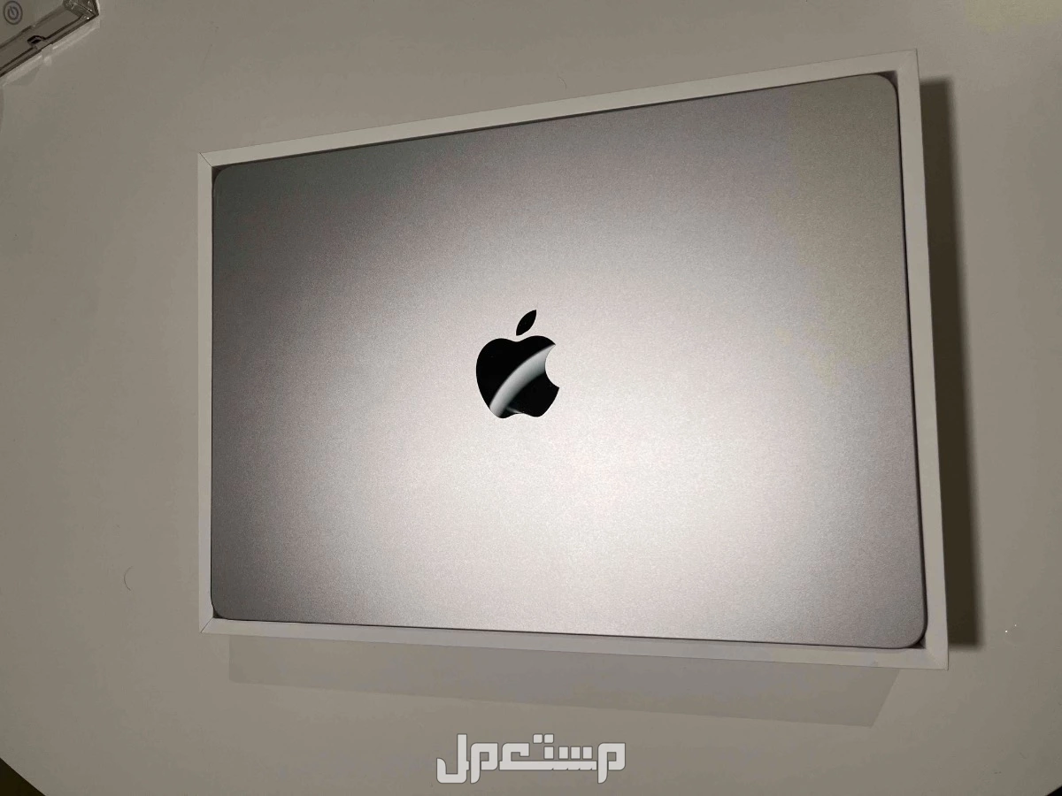 MacBook Air M.2 ماركة أبل في الرياض بسعر 3 آلاف ريال سعودي