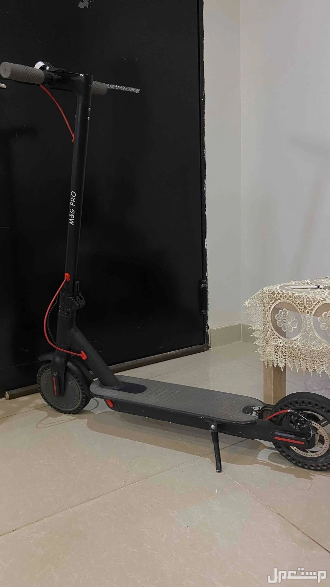 سكوتر كهربائي مع شاحنه فيه 3 سرعات في حاله ممتازه