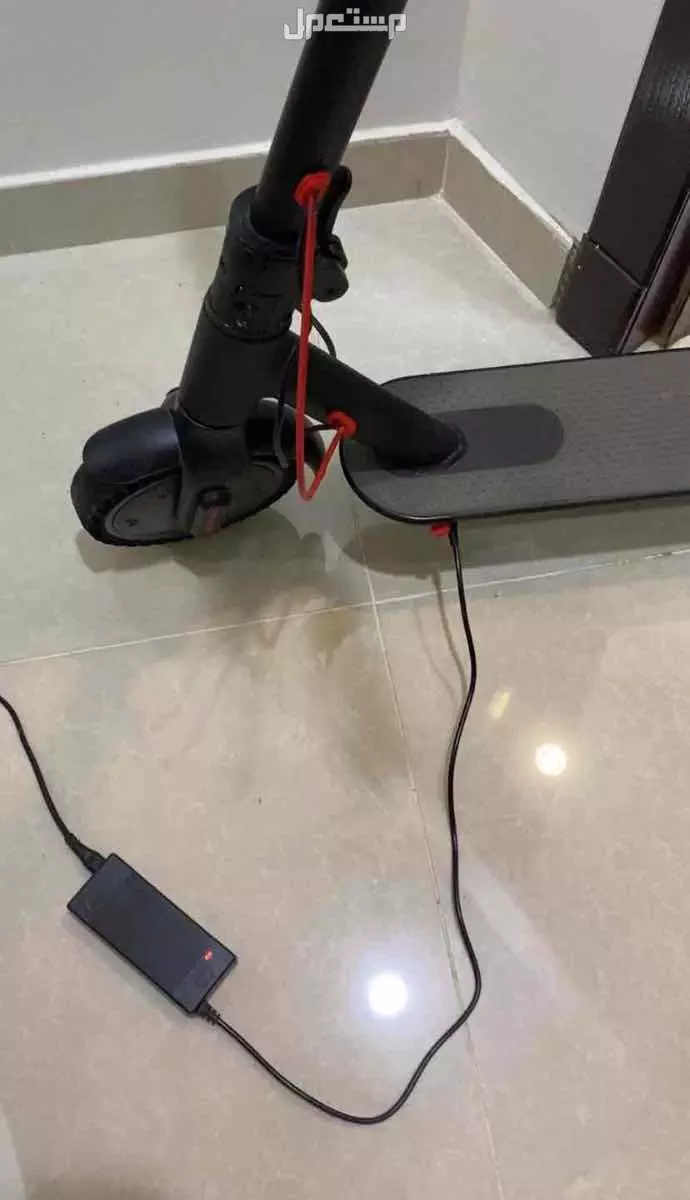 سكوتر كهربائي مع شاحنه فيه 3 سرعات في حاله ممتازه