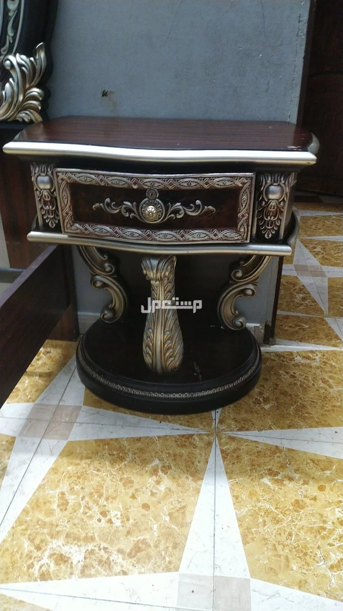 2 مكيفات وكنب وغرفت نوم في صبياء بسعر ألف ريال سعودي