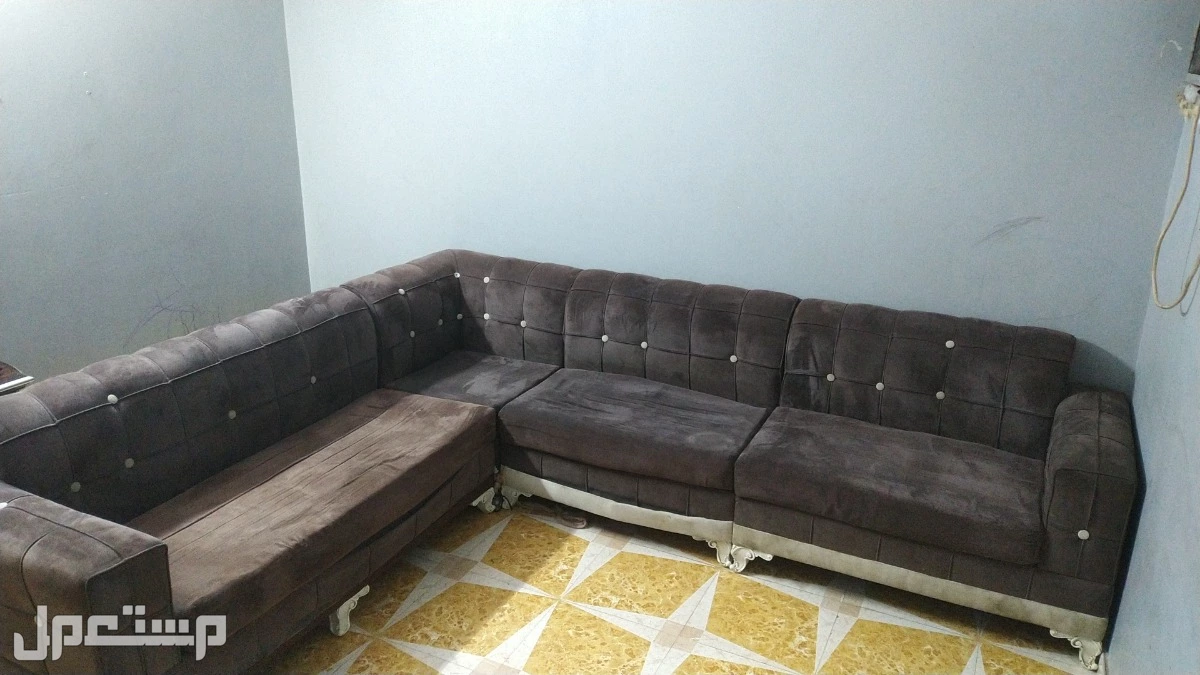 2 مكيفات وكنب وغرفت نوم في صبياء بسعر ألف ريال سعودي