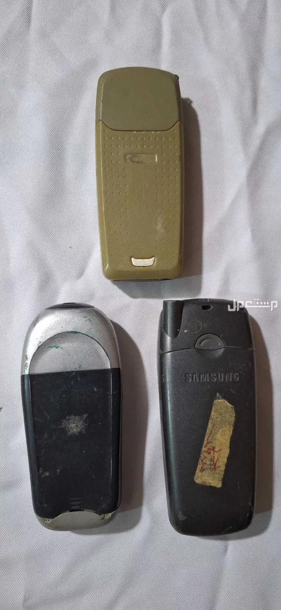 عدد 3 جوالات قديمة اثنين سامسونج وواحدنوكيا