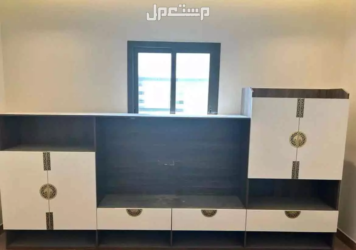 مكتبه تلفاز للبيع ماتم الاتسخدام ب اقل من سعرها