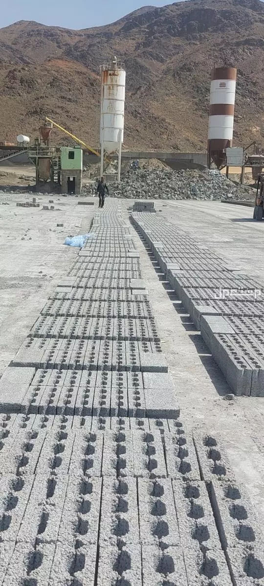 شركة الروضة للصناعه يوجد جميع انواع البلوك الاسمنتي والبركاني
